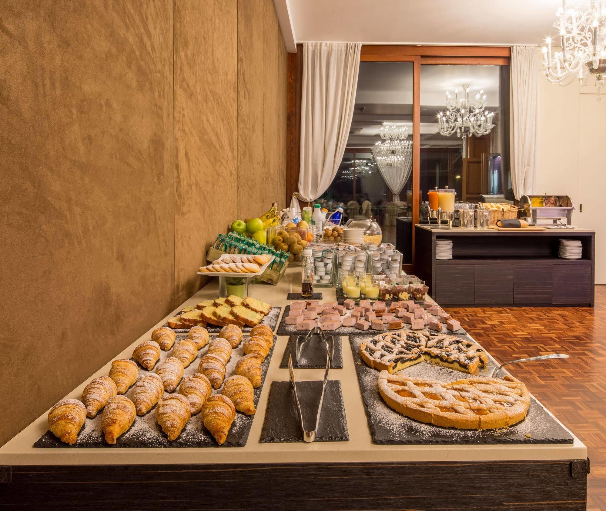Grande Albergo Roma Piacenza Esterno foto
